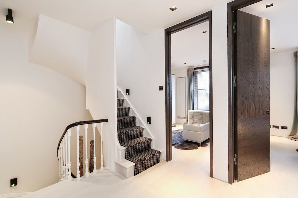 Super Premium - Cadogan Square 3 Bedroom Apartment