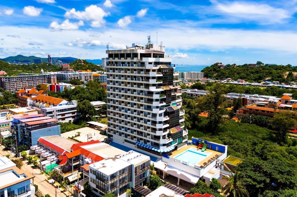 Beachfront Studio Condo-Seaview BW1
