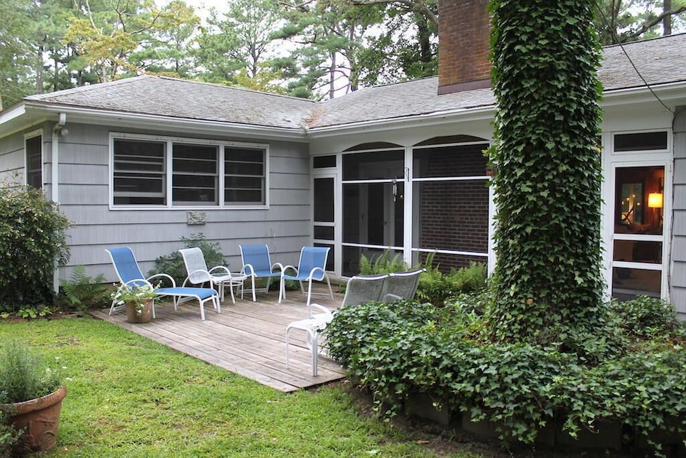 Broad Hollow 5