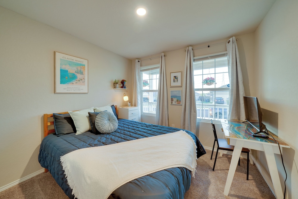 Easy Access to Dtwn San Antonio: Suburban Home