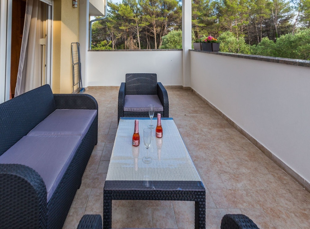 Elegant and Lavish Leisure Apartments Zadar With Outdoor Pool