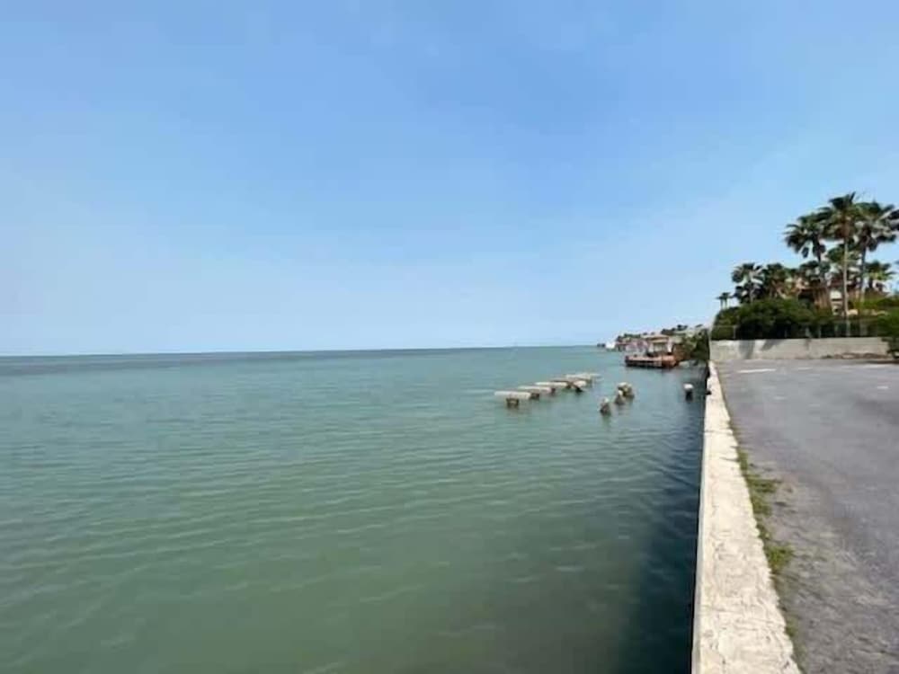 Madre Azul Bay House 3 Bedroom Home