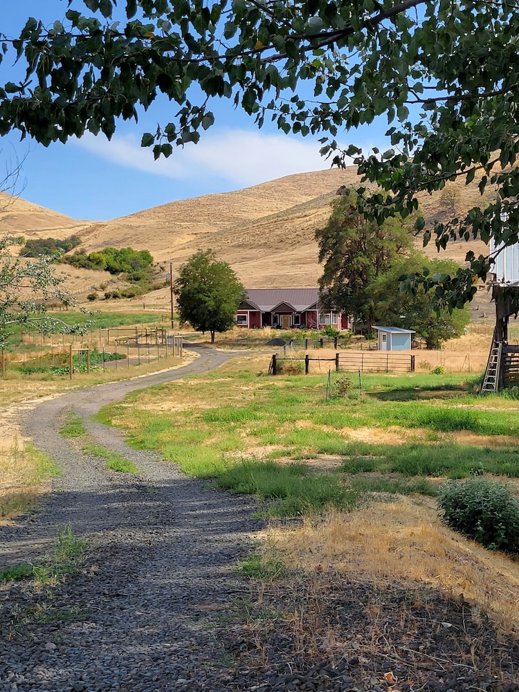 8 Mile Farm B&B