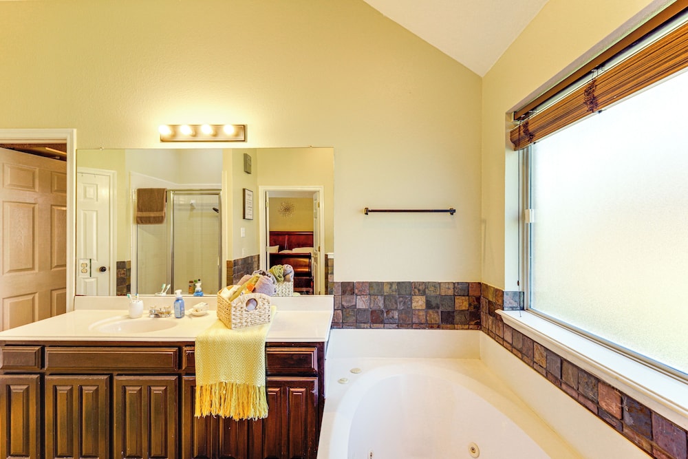DFW Fun Awaits: Family Home in Crowley!