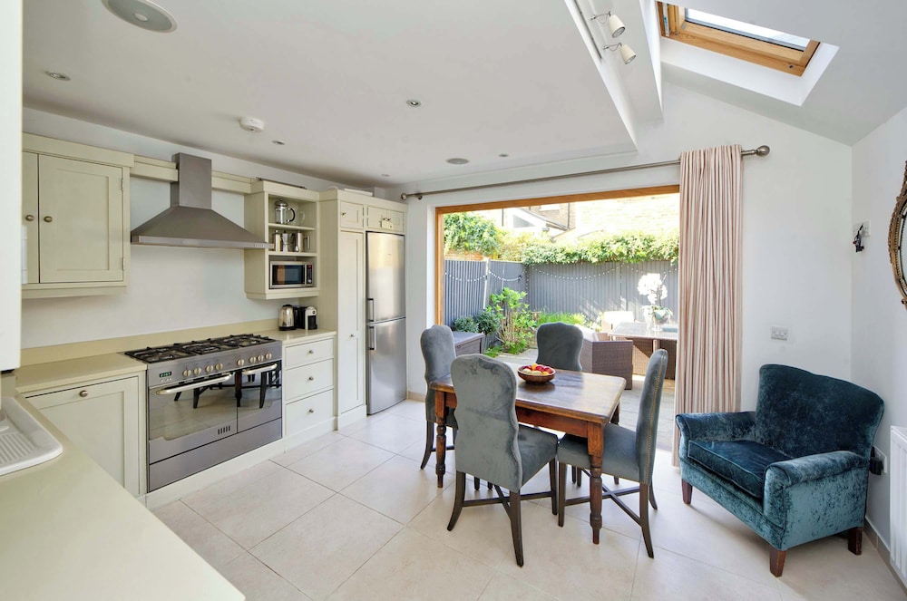 Stunning 3 bed Home With Garden - Wandsworth