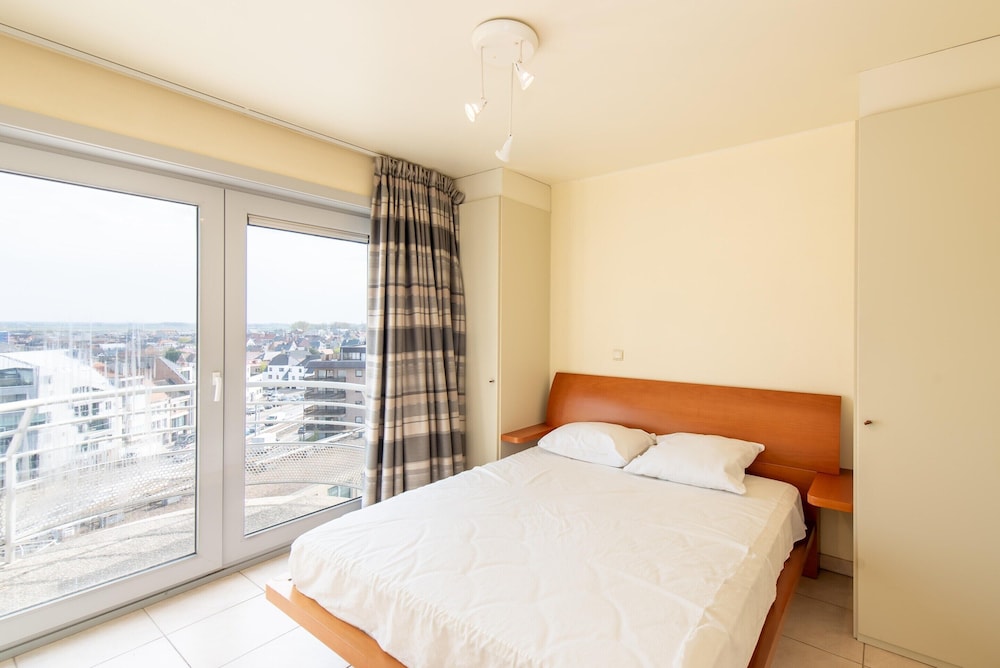 Apartment in Mariakerke With Stunning Sea Views