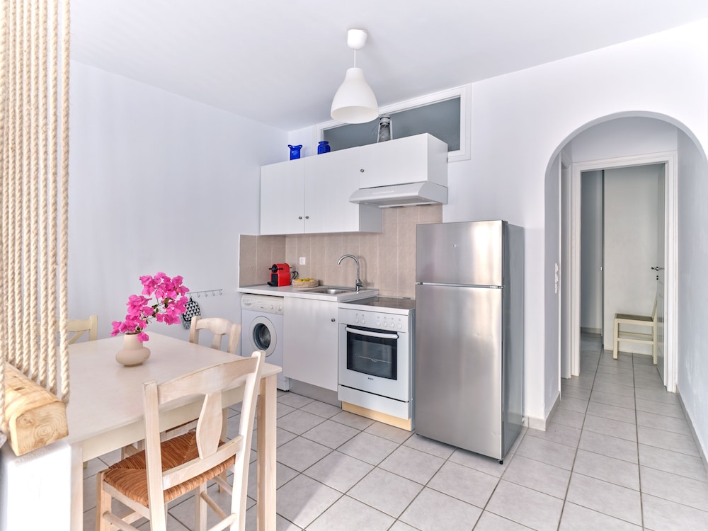 Cleopatra Seaside Homes Paros