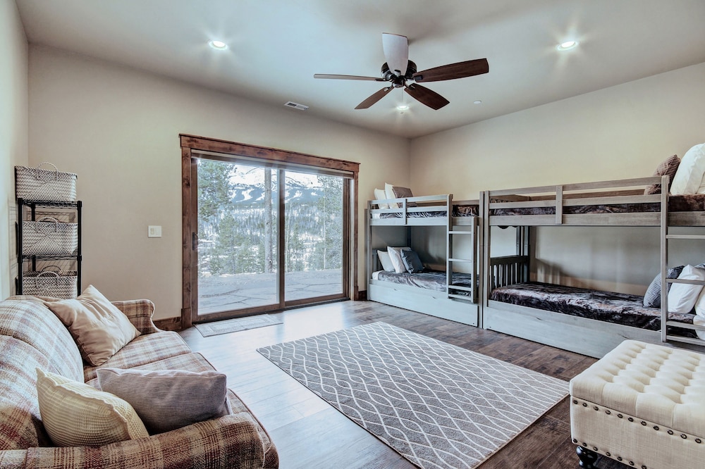 Breck Escape 6 Bedroom Home by RedAwning view 4