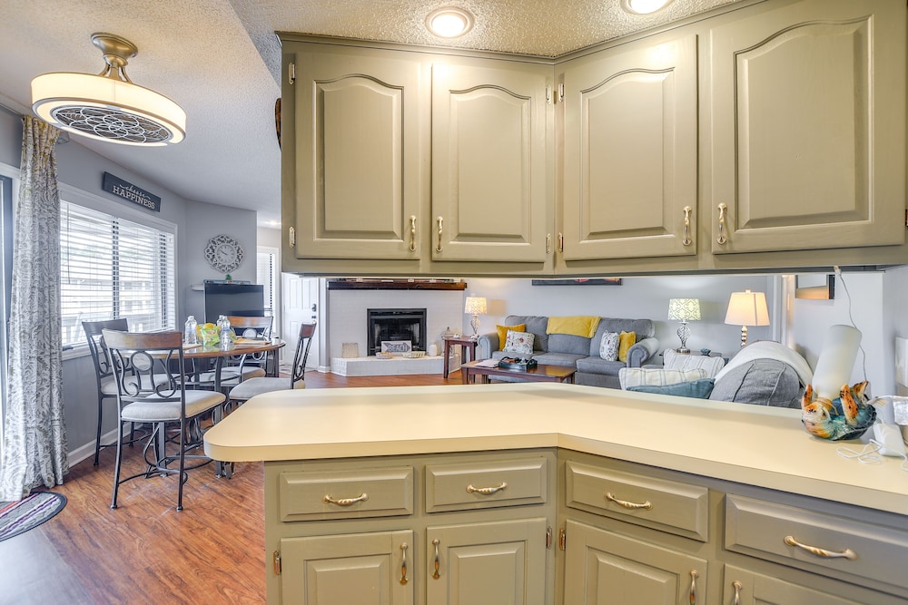 Little River Condo w/ Pool Access - Near Beaches! view 3