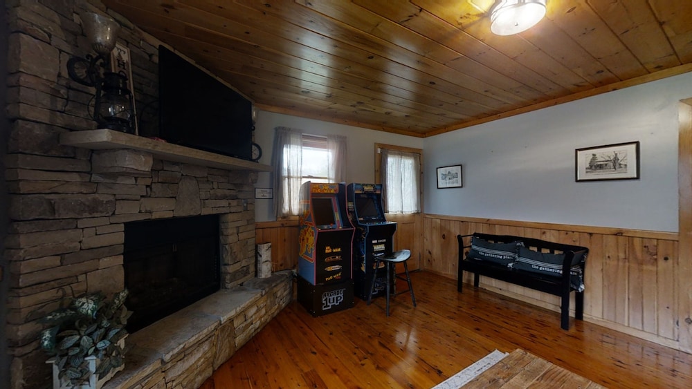 The Ranch Cabin on 6 Secluded Acres in the Great Smoky Mountains by RedAwning