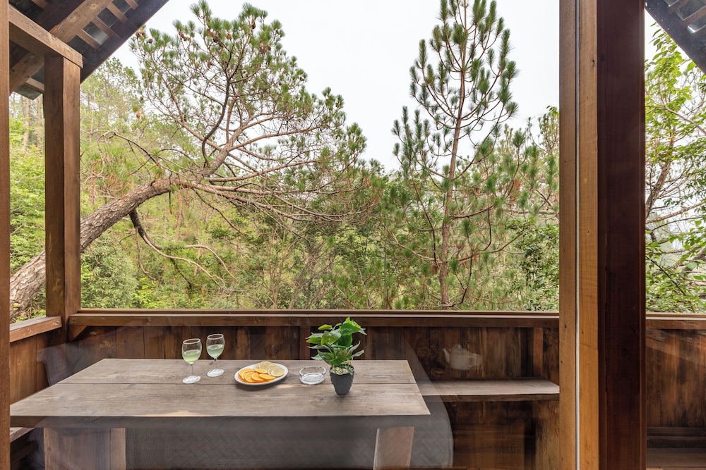 Alaya Stays Suro Woodcrest Chalet