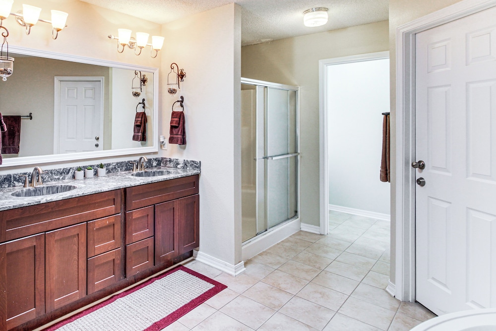 Outdoor Oasis: Group Getaway in Pensacola!