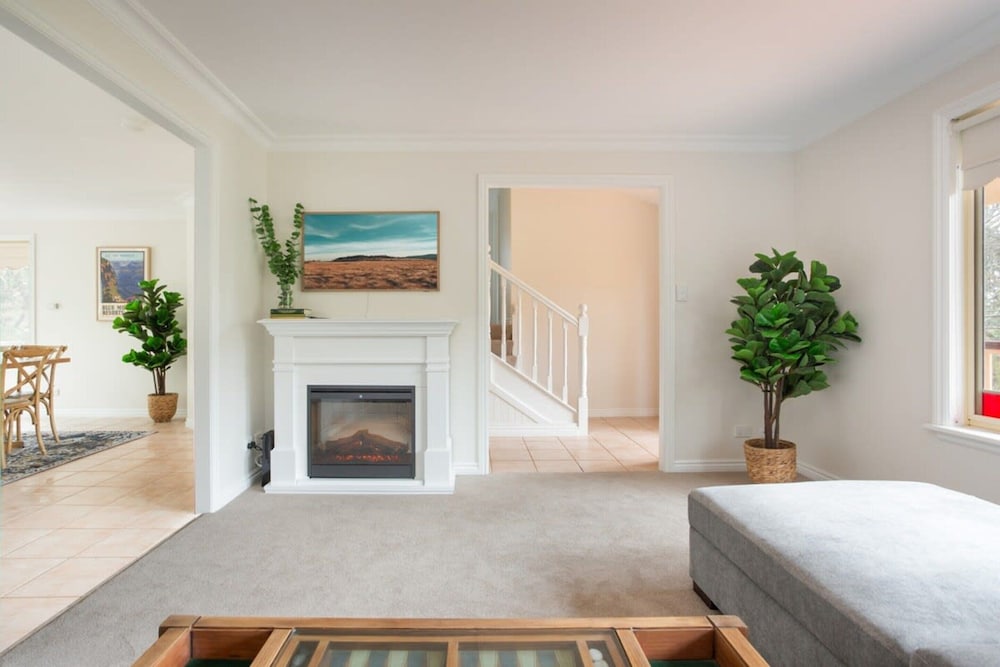 Stunning Katoomba Home With Lush Garden&playground
