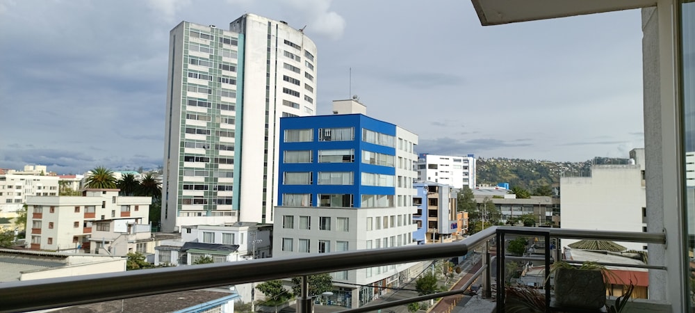 PLAZA FOCH Area - APARTMENTS with Balcony