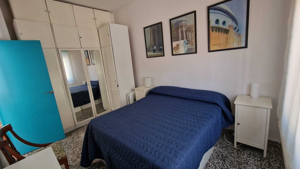 House With Exclusive Pool and Garden 7 min Walk From the Beach and the Center