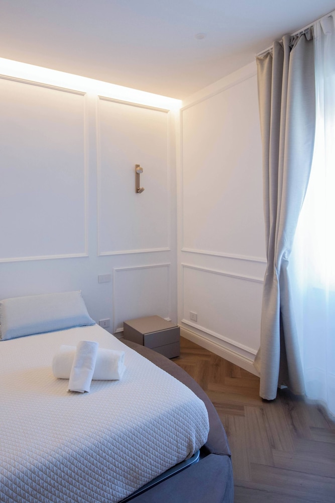 Colosseum Holidays - Luxury 3 Bedroom Apartment