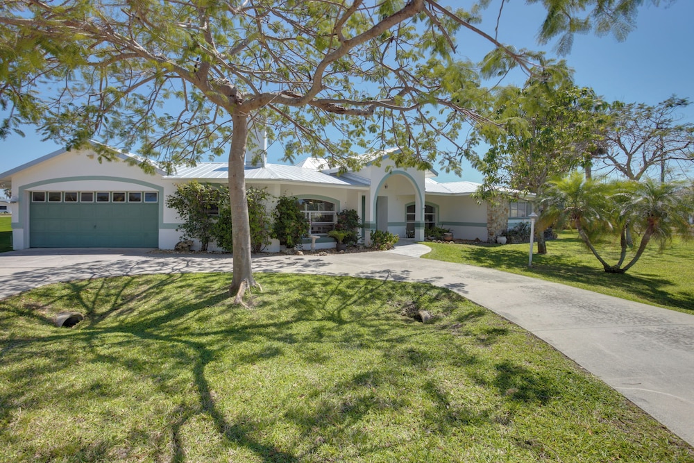 2 Mi to Beach: Canal-front Home in Cape Coral!