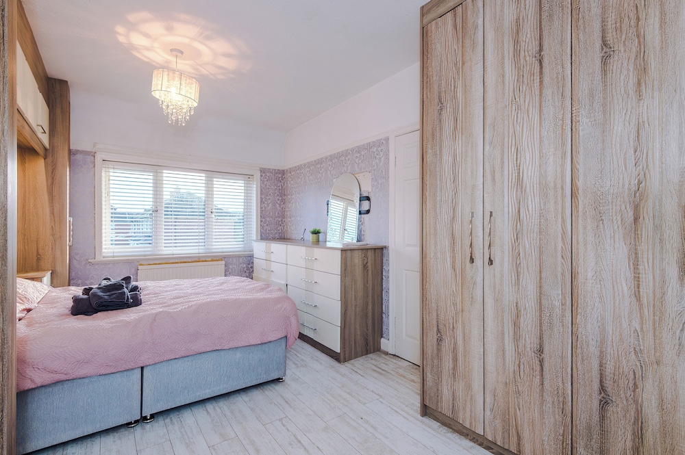 Modern 3-Bed - Near Etihad & City Centre