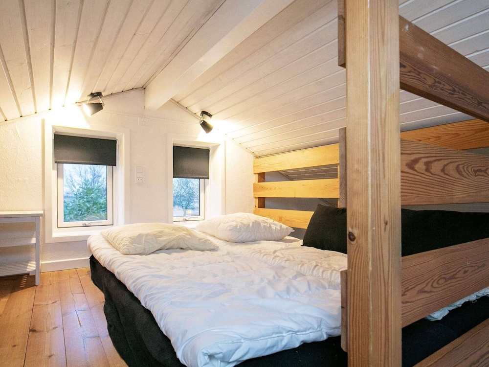 Cozy Holiday Home in Ã†rÃ¸skÃ¸bing near Harbour view 4