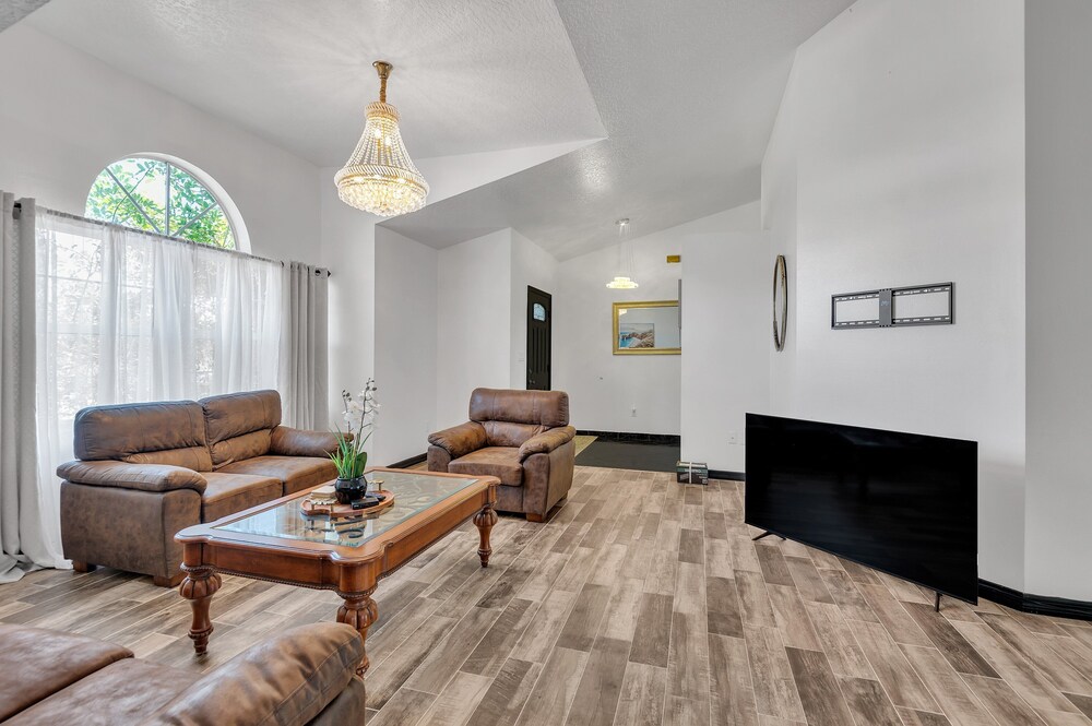 Relaxing Family Retreat In The Heart Of Sebastian 3 Bedroom Home
