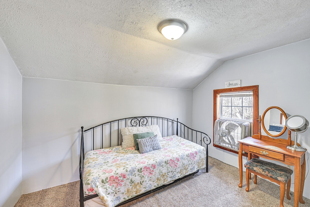 6-acre Family-friendly Getaway in Niles!