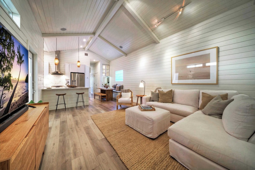 Sleeps 18 2 Beach Homes w/ 2 Pools, Playground, Covered Patios Pirates Bay