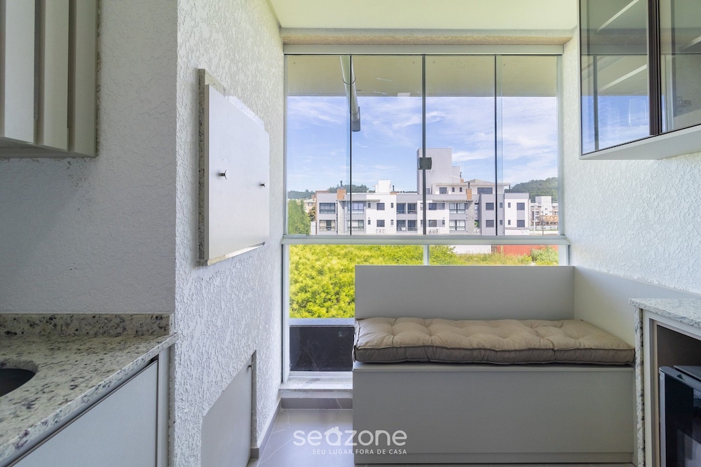 Comfort and Pool Near the Beach - Rhl0302