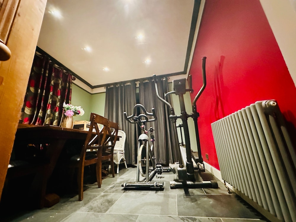 3 Bed Cottage Sleeps 2 With Parking, Garden & Wifi