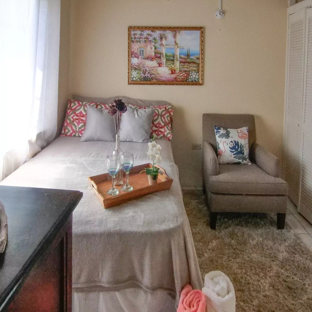 876 JA Oasis by Kingston Airport view 2