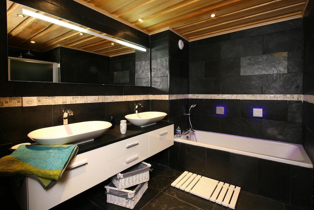 Chalet With a Fireplace at 500m From ski Lift