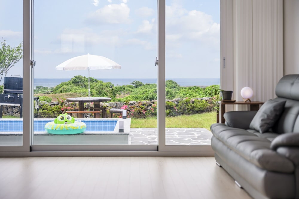 Gimnyeong stonewall Private Pool Villa