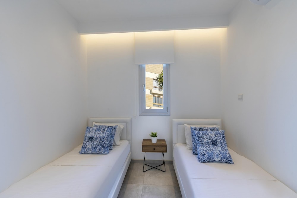Mackenzie Castella Beachfront Suite