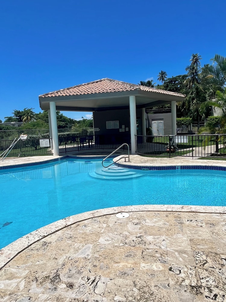 2 Bedroom Condo Pool and Beach Access