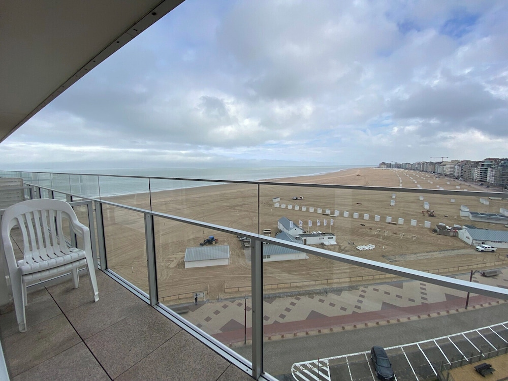 Sea View Stay for 6 Guests