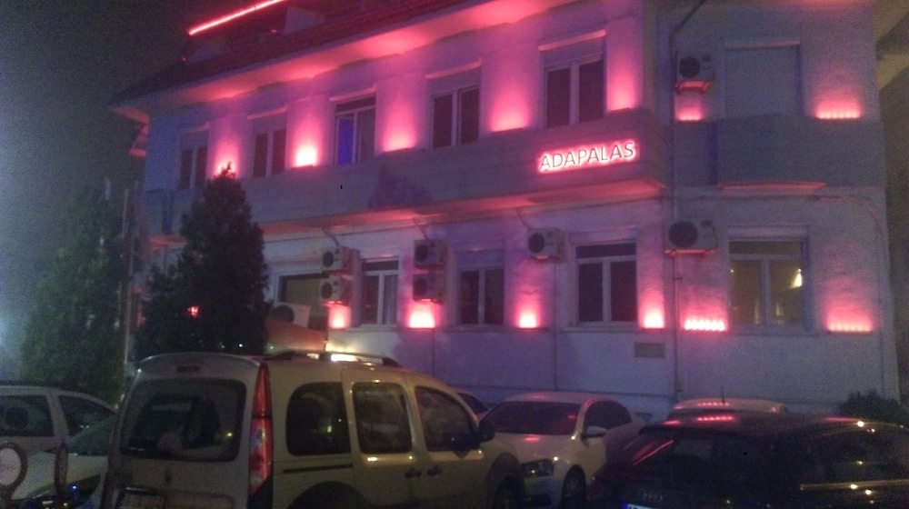 Adapalas Hotel