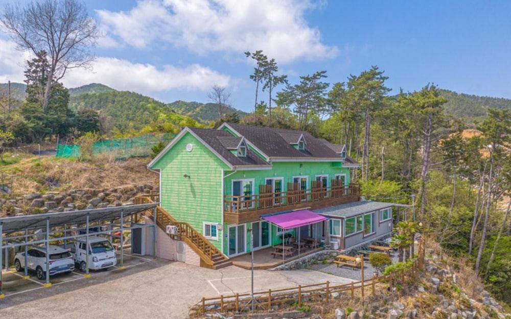 Geojedo Ocean View Dumo Mongdol Pension