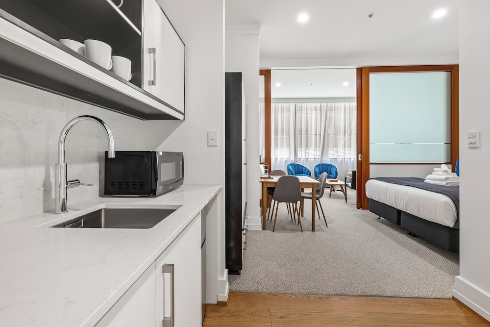 Central 1BR w/ Pool,Gym+Tennis Court Zodiak Stays