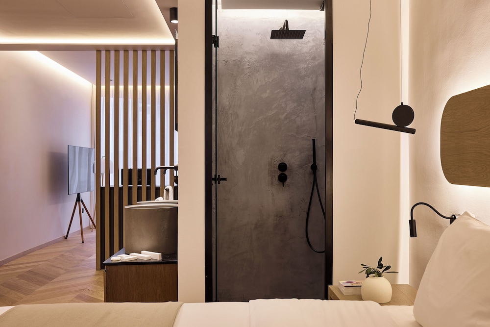Cama Luxury Suites Kavouri