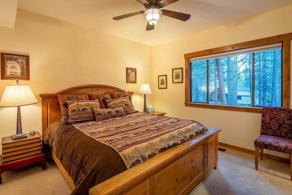 4 Mi to Diamond Peak Ski Resort: Gem w/ Hot Tub view 4