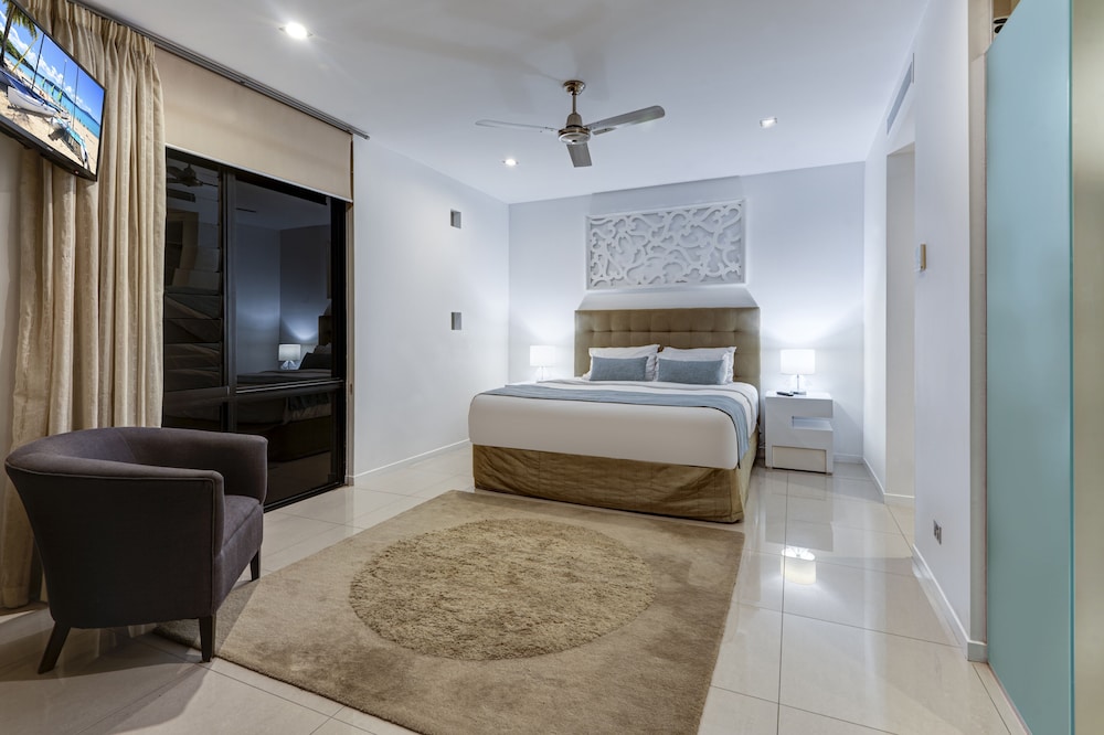 Villa 2 The Edge Oceanfront Deluxe 4 Bedroom Near Marina With Golf Buggy