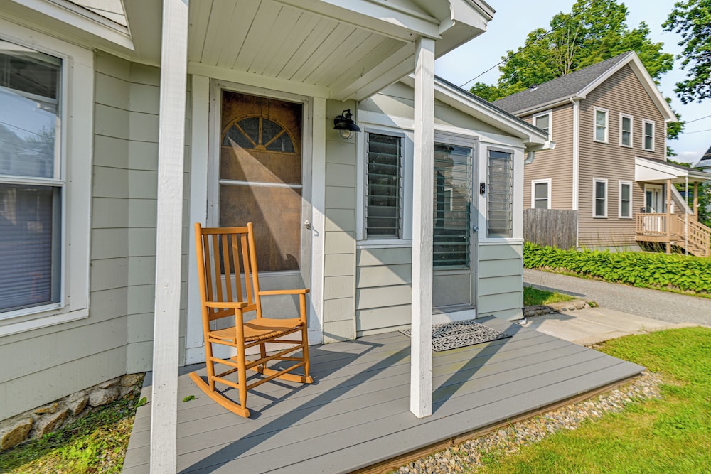 Comfortable Lincoln Home: Walk to Main Street! view 4