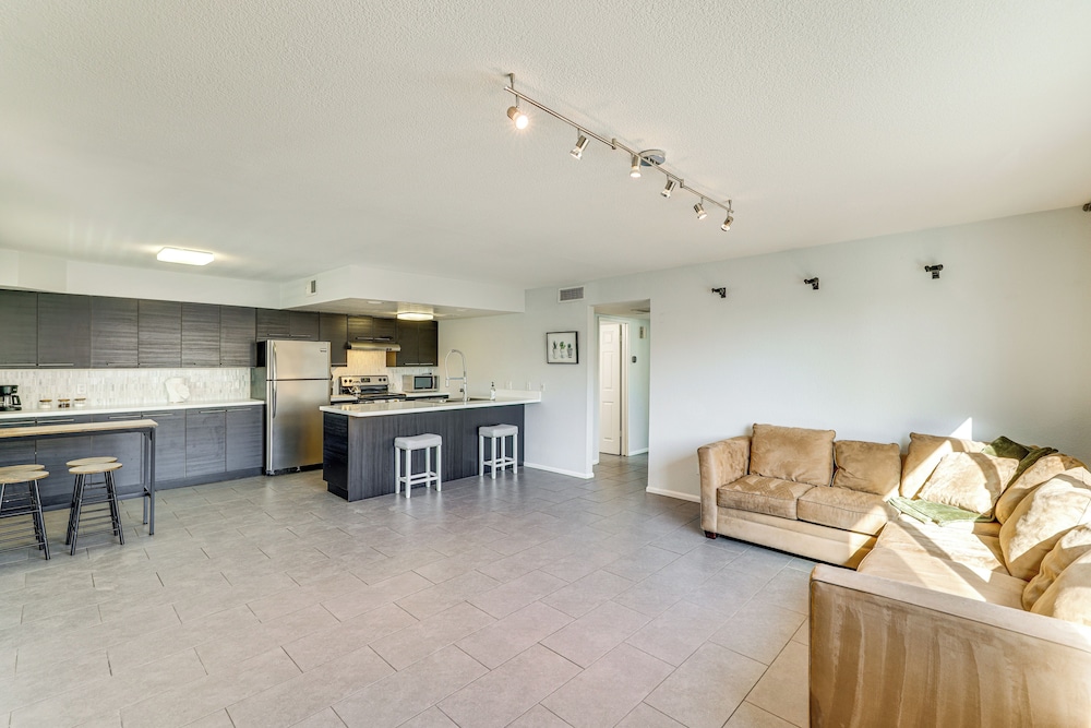 Community Pool: Scottsdale Condo 2 Mi to ASU