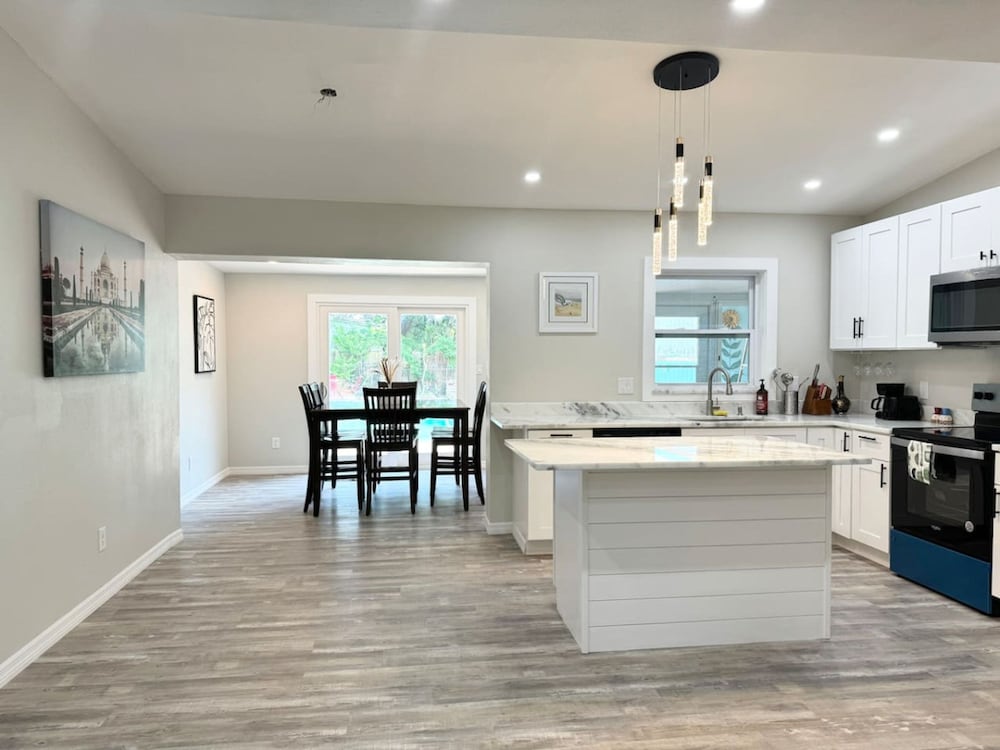 Pool Home in Seminole 5miles to Beach