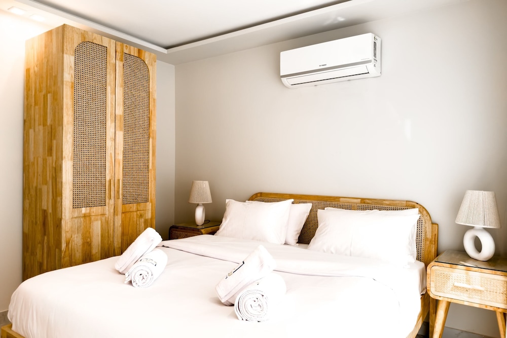 The 2bdr Radiant Residence 5 min to Airport