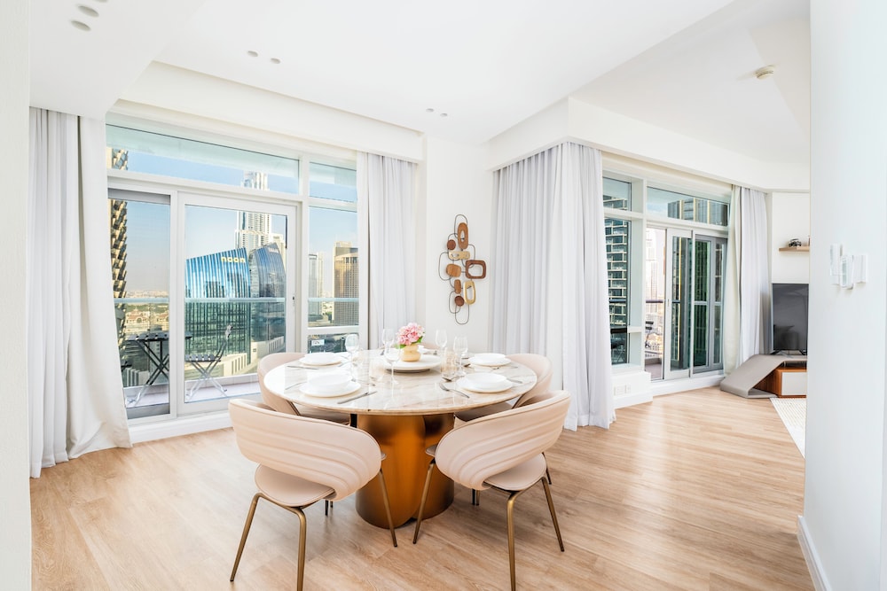 Stunning 2 BR in the heart of Downtown