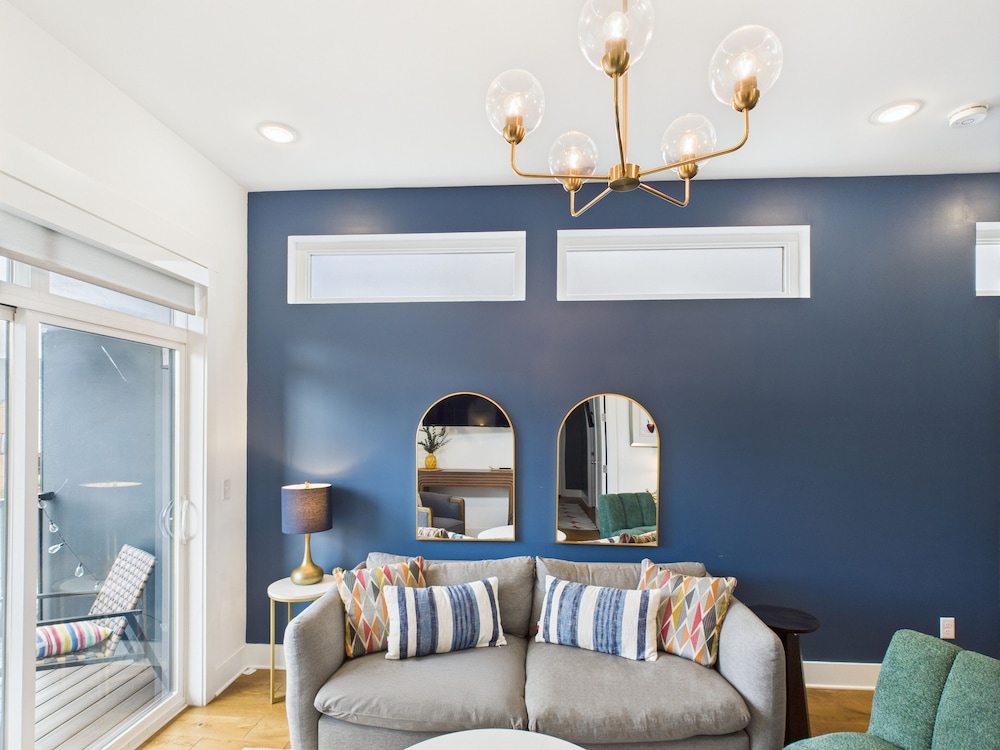 Gallatin Retreat-private Balcony-in East Nashville