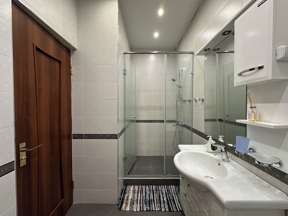 Apartment by Luxe Group DI888