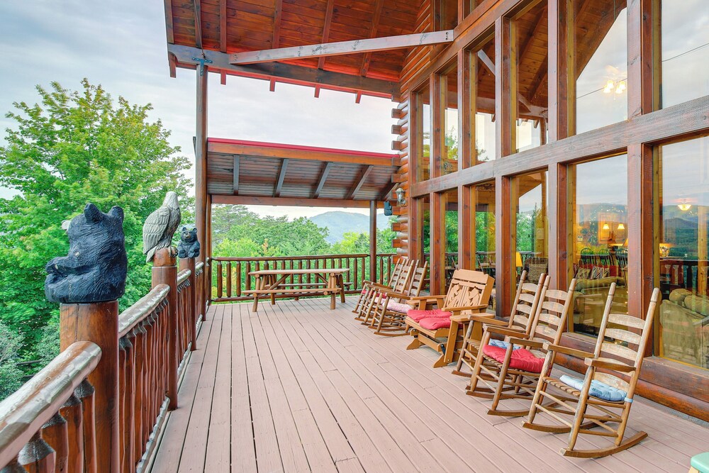 Heavenly Vista at Crown Point: Near Pigeon Forge! view 4