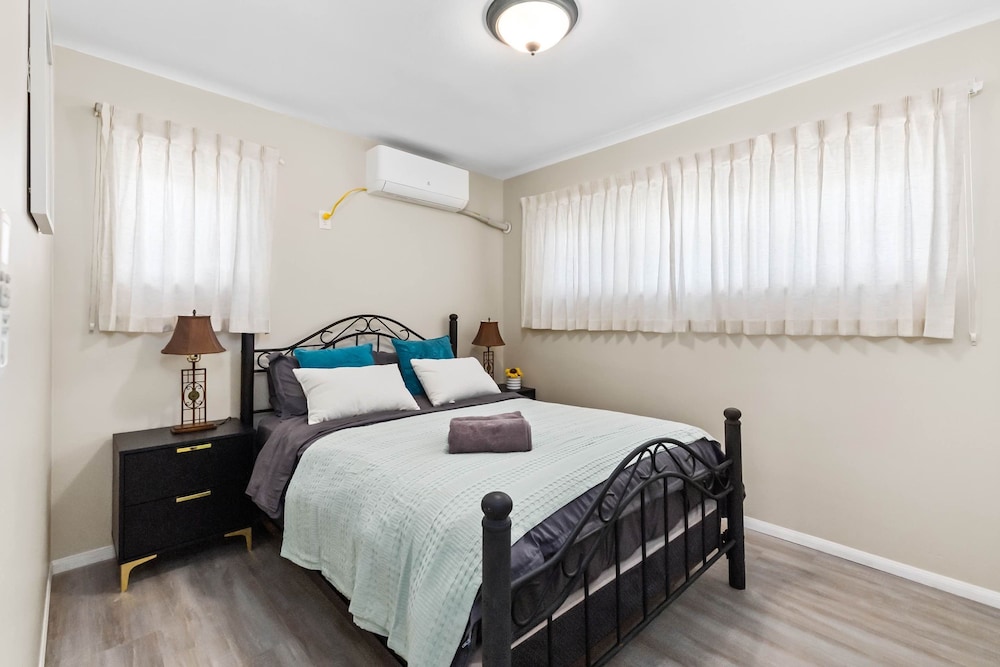 Cozy 2BR Home With Bright Interior Relaxing Patio