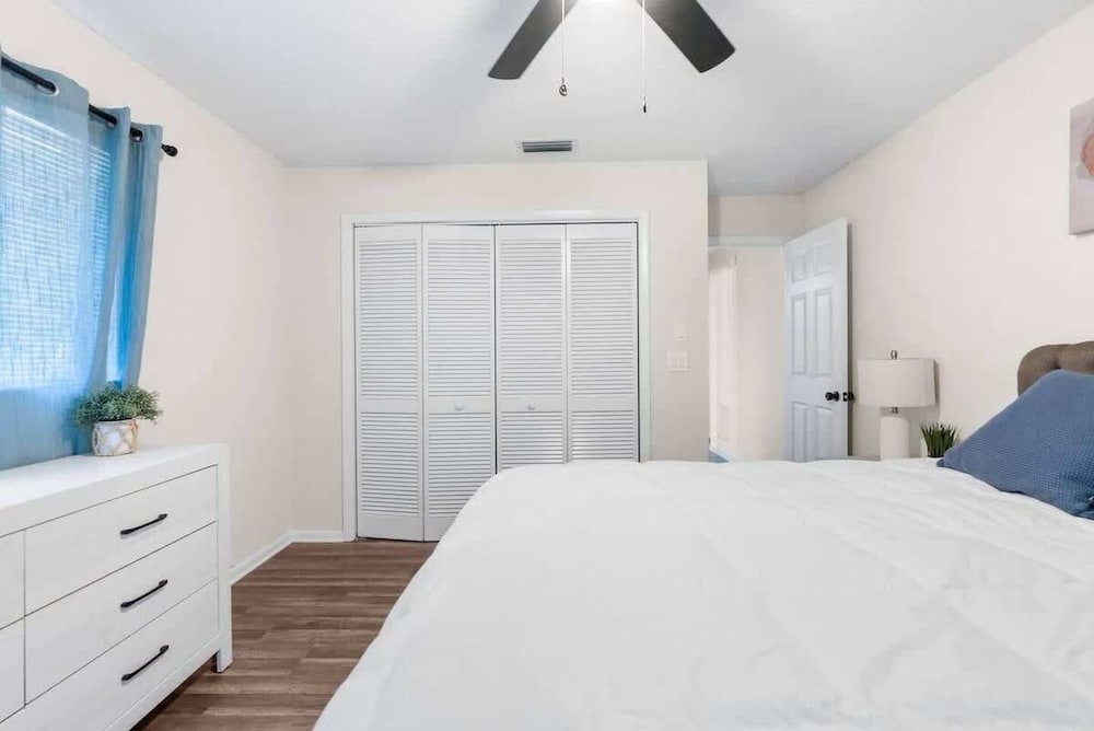 Hudson Retreat, 3 Bedroom Pool Home!